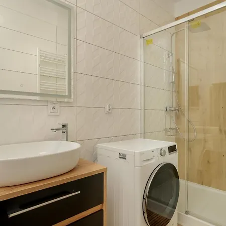 Komeda Hidden In Old Town By Renters * ポズナン