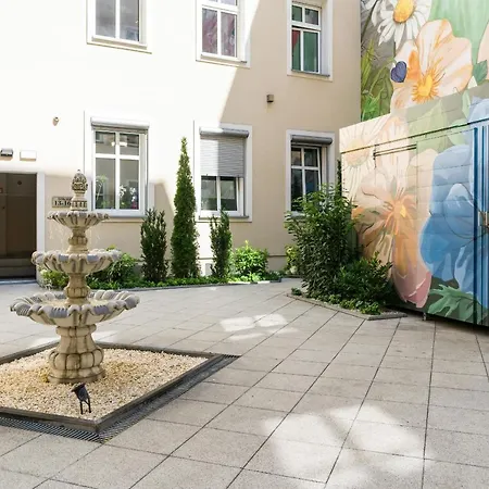 Komeda Hidden In Old Town By Renters ポズナン