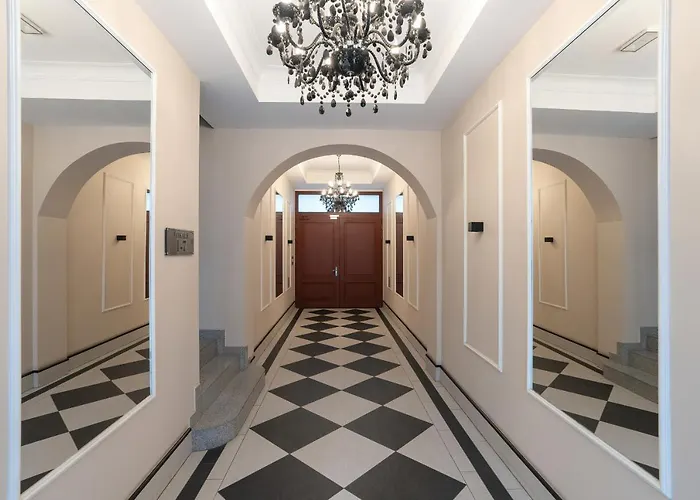 Komeda Hidden In Old Town By Renters דירה פוזנן