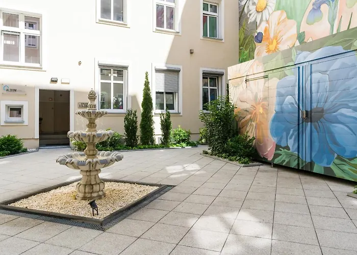 Komeda Hidden In Old Town By Renters פוזנן